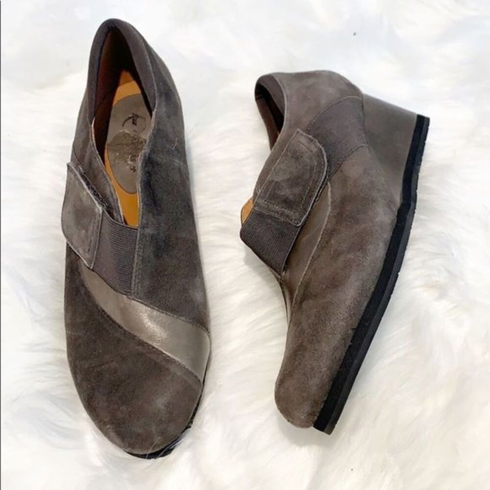 EARTHIES BONDY Suede Wedge Sneaker